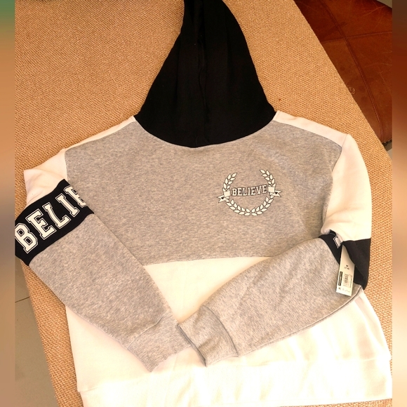 NWT Girl's Sweatshirt. Sz M - Picture 1 of 6